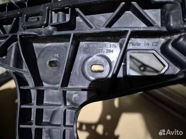 Задние крепления бампера Volkswagen Passat B8