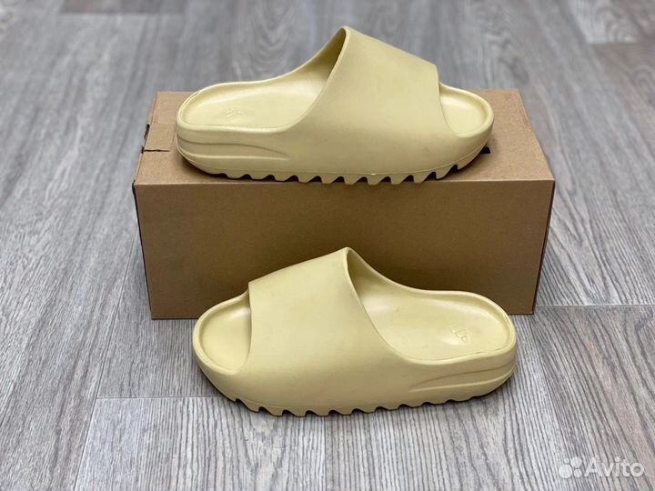 Шлепанцы Yeezy Slide