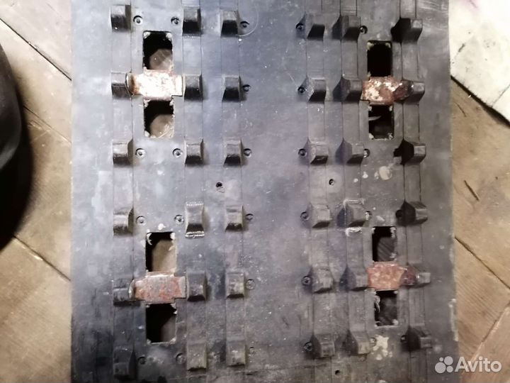 Гусеница 121