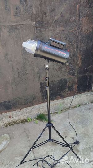 Студийная вспышка (импульсный свет)