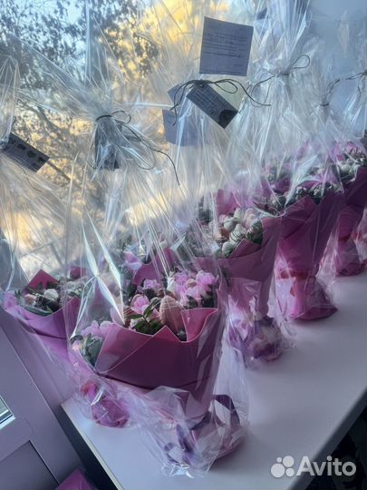 Клубника в шоколаде с цветами/тюльпаны/8 марта