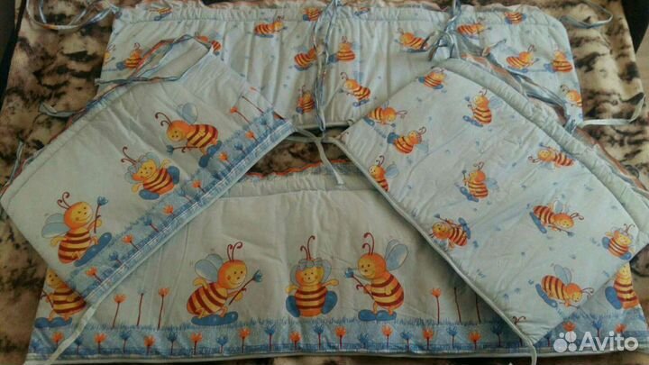Бортики+комплект постельного белья в кроватку(б/у)