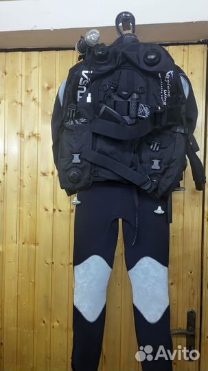 Продам Гидрокостюмы Aqualung