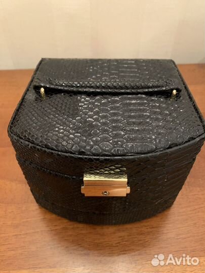 Шкатулка для ювелирных украшений
