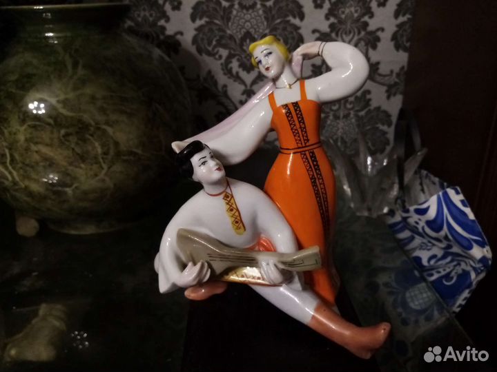 Статуэтки танцоры