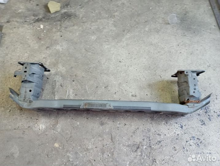 Усилитель переднего бампера ford focus 3