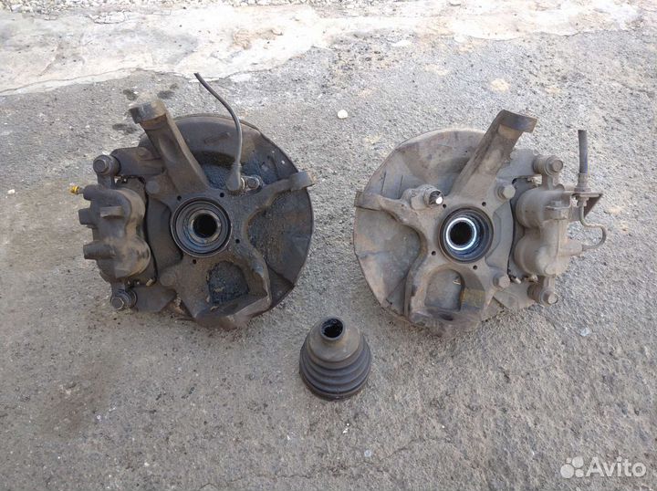 Ступица в сборе с тормозным суппортом