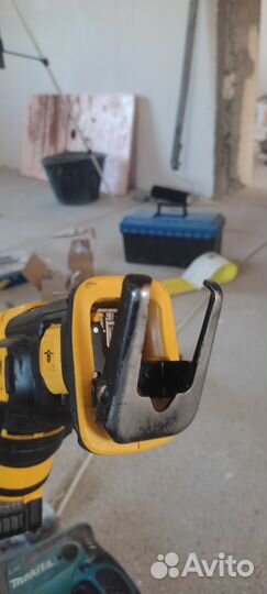 Сабельная пила Dewalt