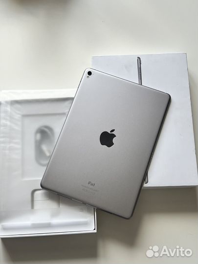 Новый iPad Pro 9.7'' 32GB Space Gray, в пленках