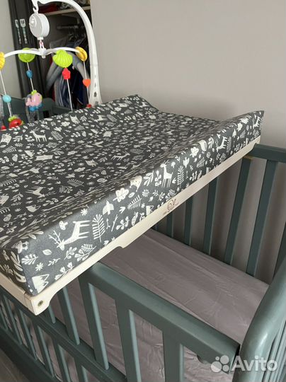 Пеленальная доска на кроватку