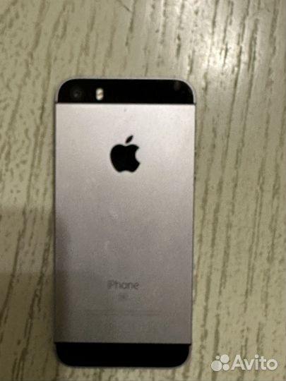 Телефон iPhone se 2020
