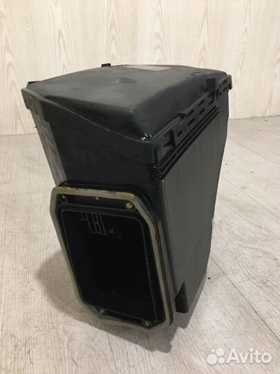 Корпус блока предохранителей Mercedes Benz S500L