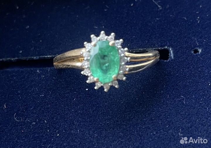 Кольцо с изумрудом и бриллиантами 0,80к