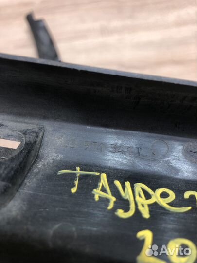 Накладка петли багажника левая Volkswagen Touareg