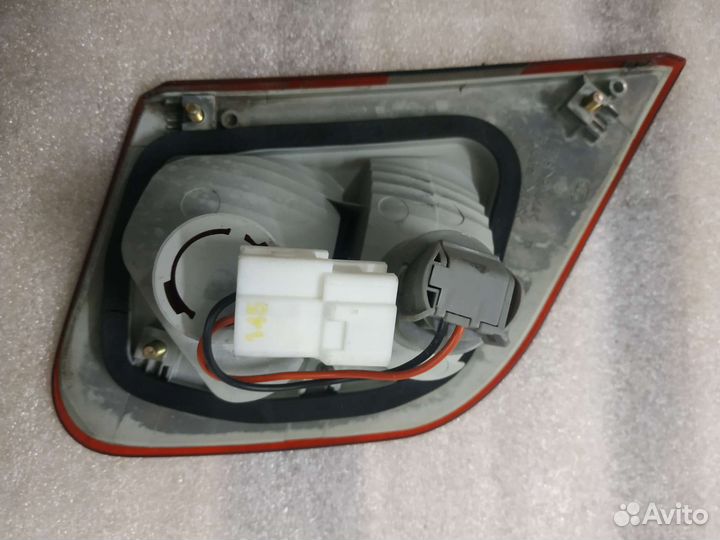 Фонарь крышки багажника правый Каризма