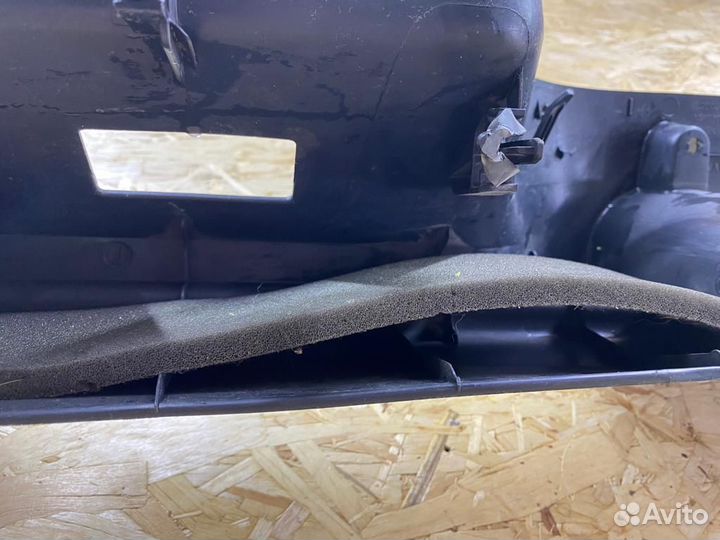 Держатель задней полки левый Renault Megane 2007