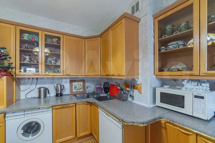 Комната 13 м² в 9-к., 6/6 эт.