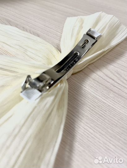 Бант на заколке