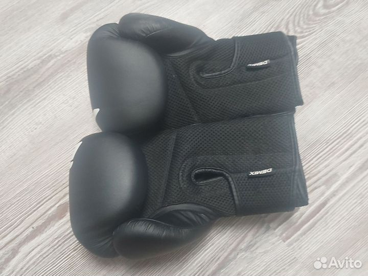 Боксерские перчатки 10 oz