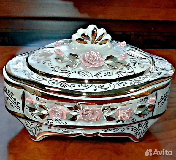 Фарфоровая шкатулка феникс