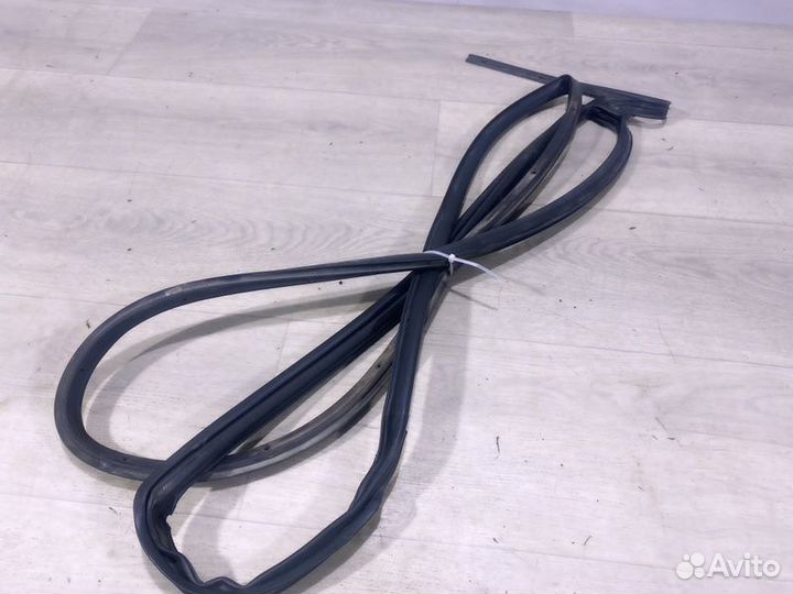 Уплотнитель стекла двери задний левый Kia Rio