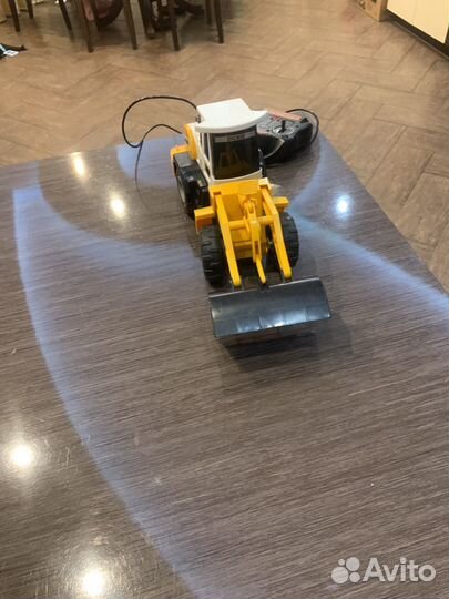 Экскаватор детский на пульте