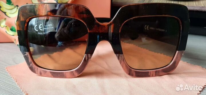 Солнечные очки в оправе орифлейм