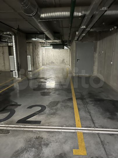 Машиноместо, > 30 м²