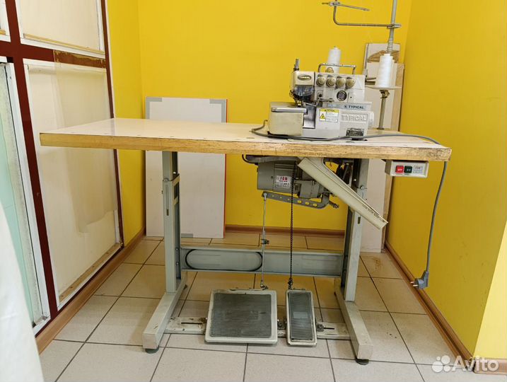 Оверлок промышленный Typical GN794 со столом