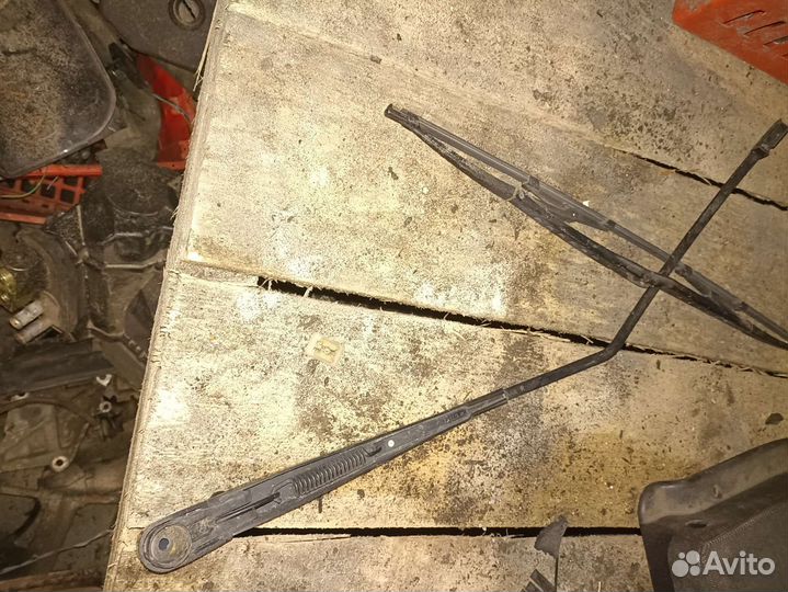 Поводок дворника Saab 900