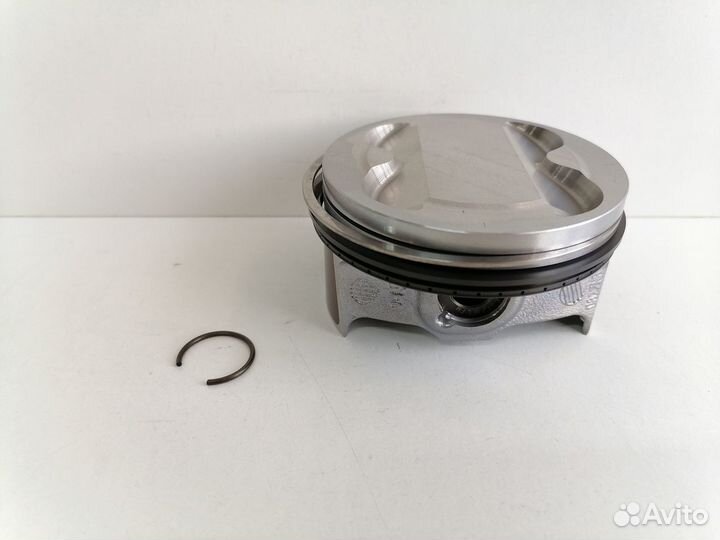 Комплект поршней с кольцами на ваз 1,6 16кл Ф82