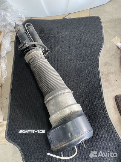 Пневмостойка передняя левая Mercedes Benz W221