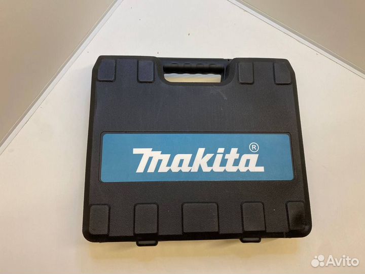 Шуруповерт аккумуляторный Makita + набор инструмен