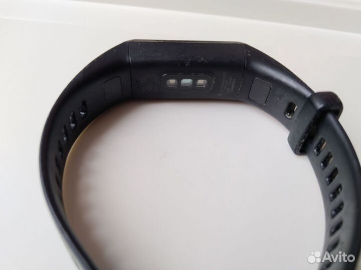 Фитнес браслет Huawei band 4