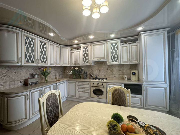 4-к. квартира, 102 м², 3/10 эт.