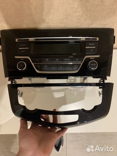 Головное устройство на Nissan