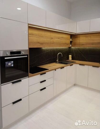 Кухня под потолок любого размера