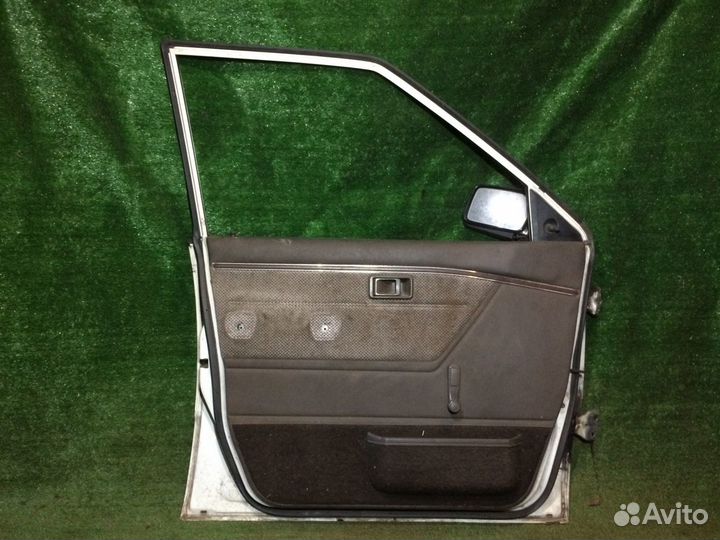 Дверь передняя левая Mitsubishi Chariot D05W Белая