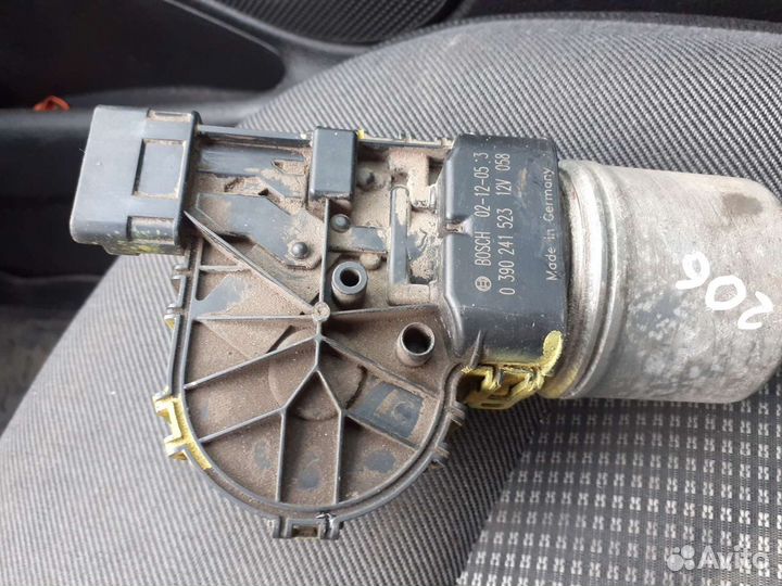 Продам моторчик стеклоочистителя на пежо206 б/у