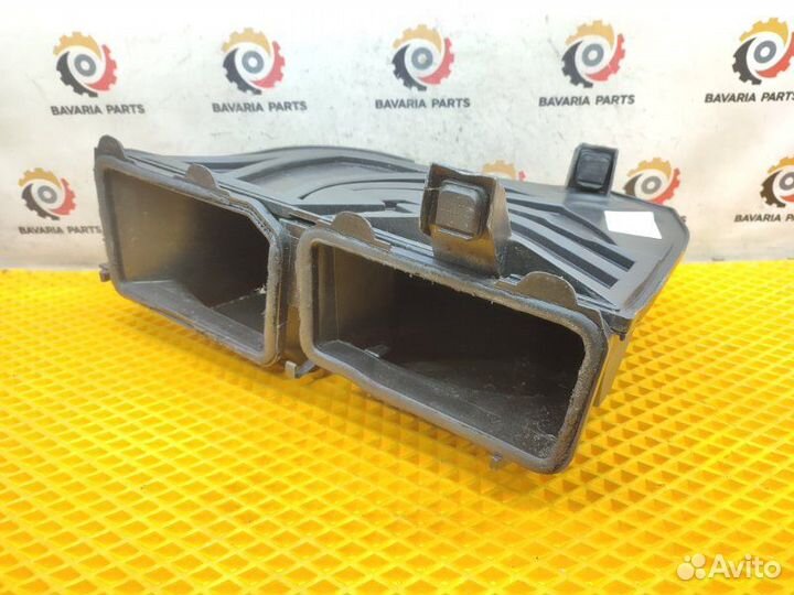 Воздухозаборник Mercedes E W207 3.5 M272 2010