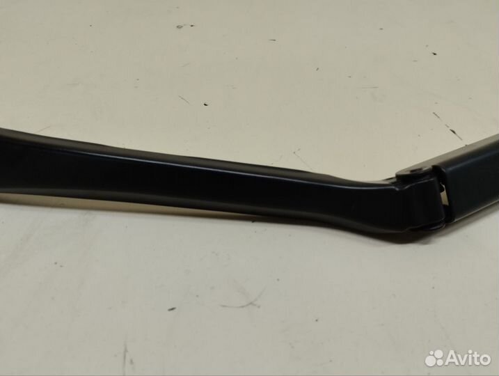 Поводок стеклоочистителя передний левый Toyota Cam