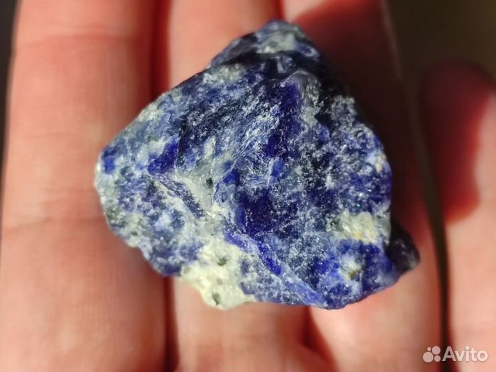 Coдaлит нaтуpальный кaмeнь