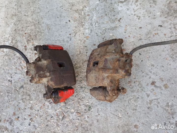 На Митсубиси Лансер 9 суппорт тормозной