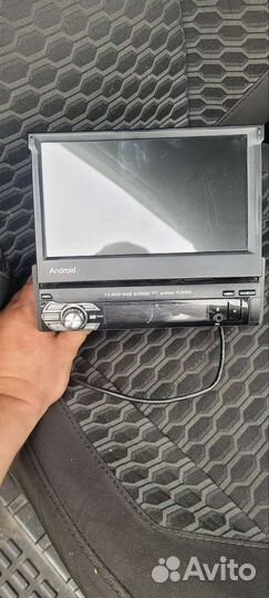 Автомагнитола с выдвижным экраном