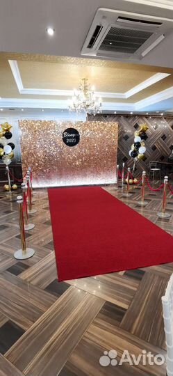 Красная ковровая дорожка со столбиками, аренда