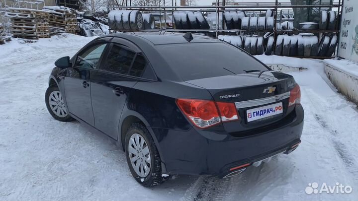 Рамка противотуманной фары правой Chevrolet Cruze