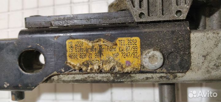 Направляющая заднего сиденья Mercedes W220