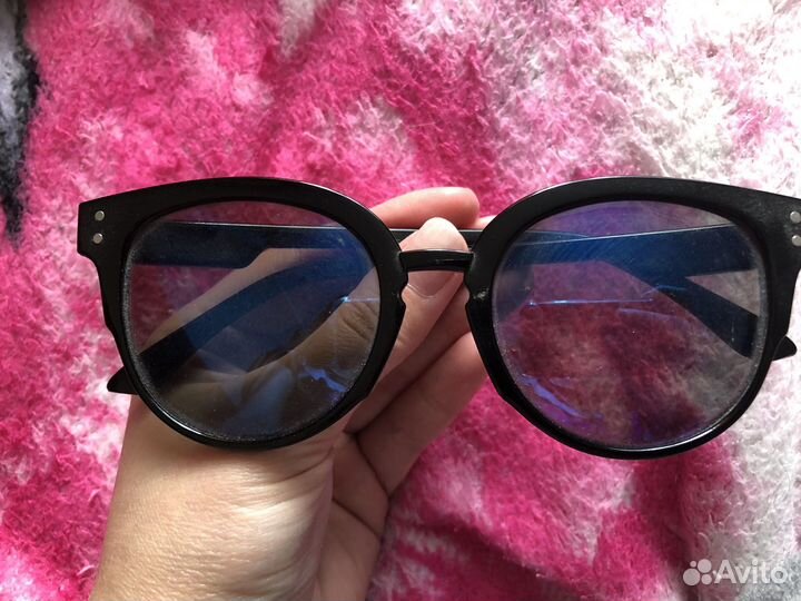 Солнцезащитные очки желтые и синие