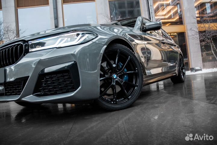 Аренда автомобиля BMW 5 (530i) c М пакетом