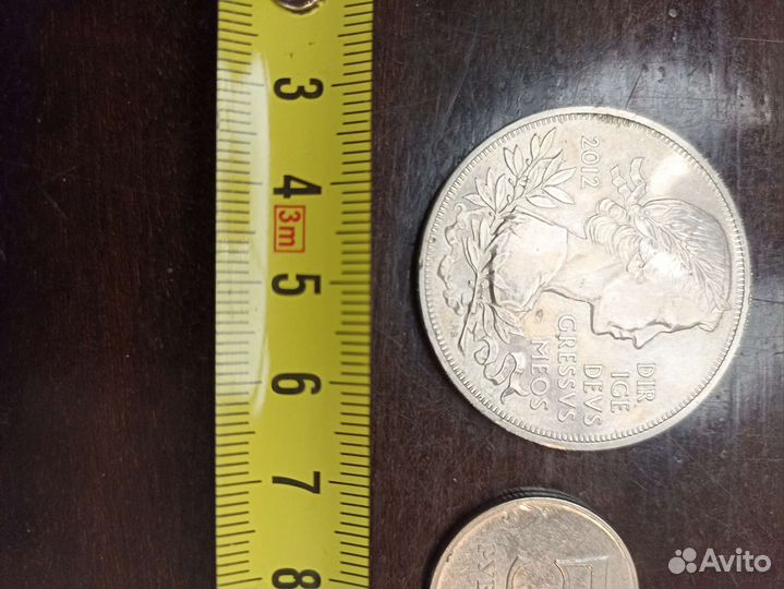 Серебряная монета Елизавета II